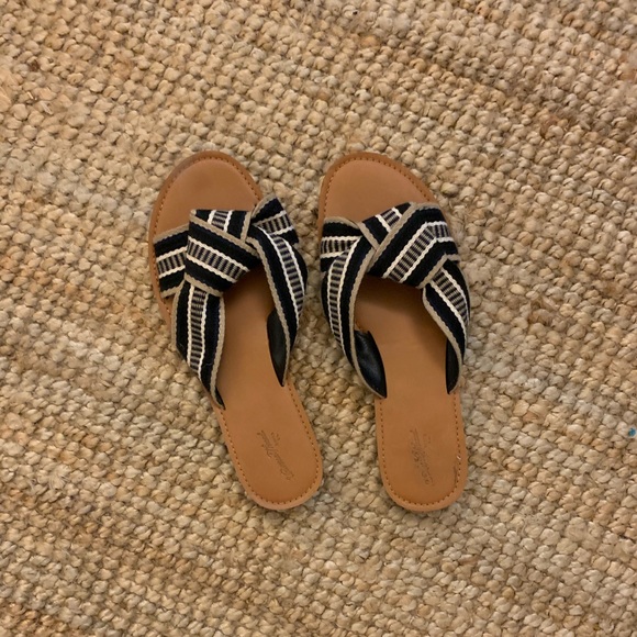Universal Thread Shoes - Universal thread slip on Sandals